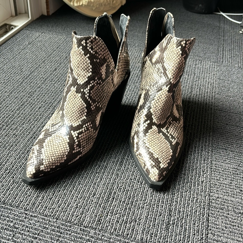 Vince Camuto Leather booties